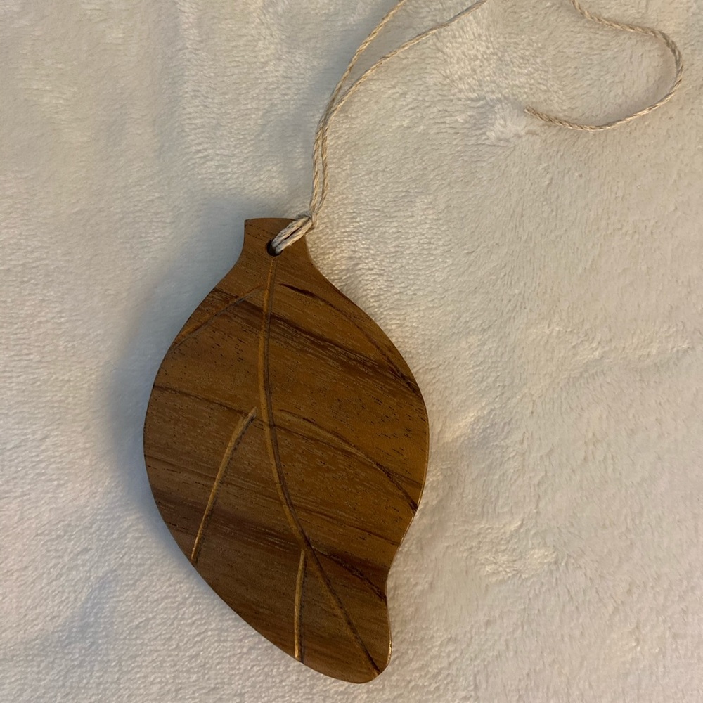 Wooden car oil diffuser